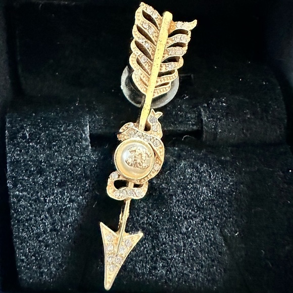 Chanel Ear Climber Arrow Earring with crystals - Picture 3 of 9